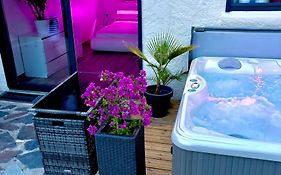 Petit Havre de Paix avec Jacuzzi Luxe&Jardin Privatif Zen